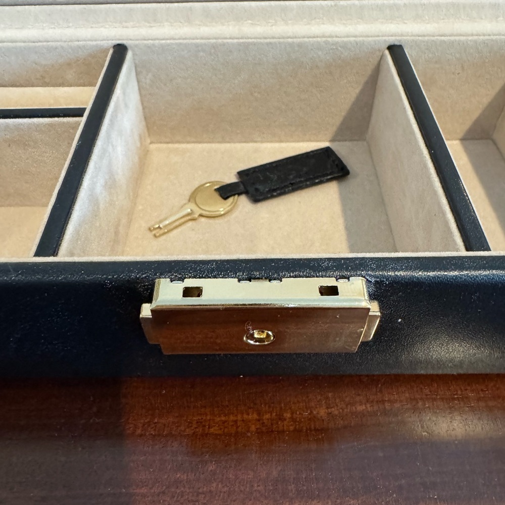 Wolf Heritage Safe Deposit Jewelry Box with lock & key. Never used. - Picture 4 of 9